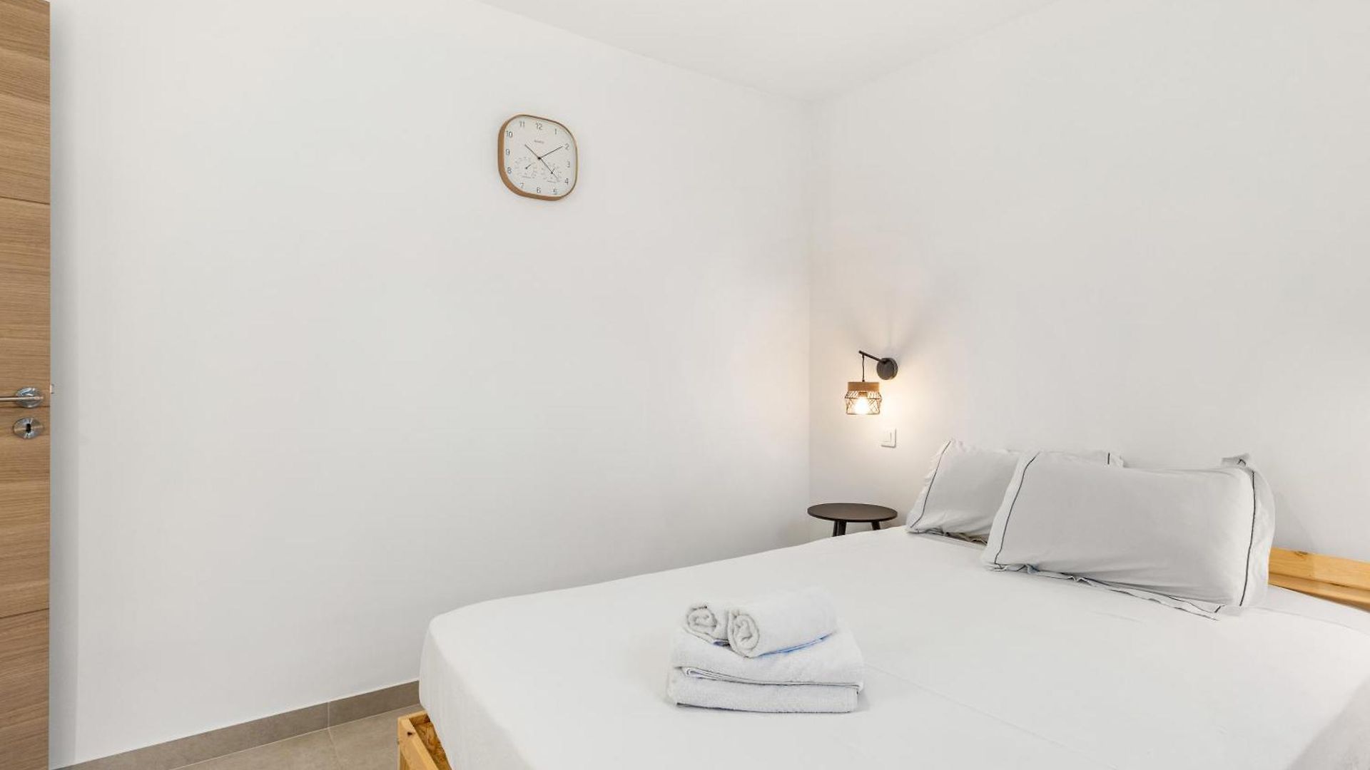 7 Min Walk To The Sea, Free Parking, 3 Ac, Garden Villa Nice
