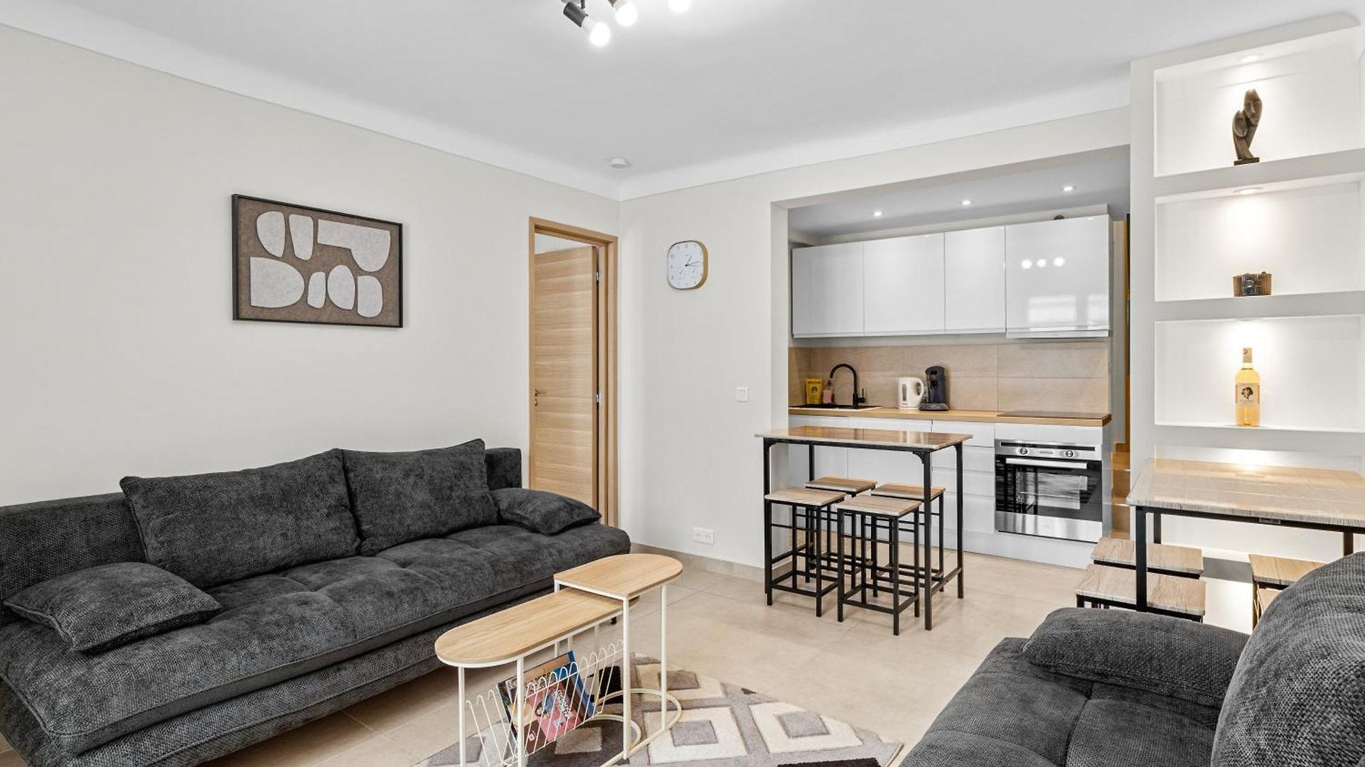7 Min Walk To The Sea, Free Parking, 3 Ac, Garden Villa Nice