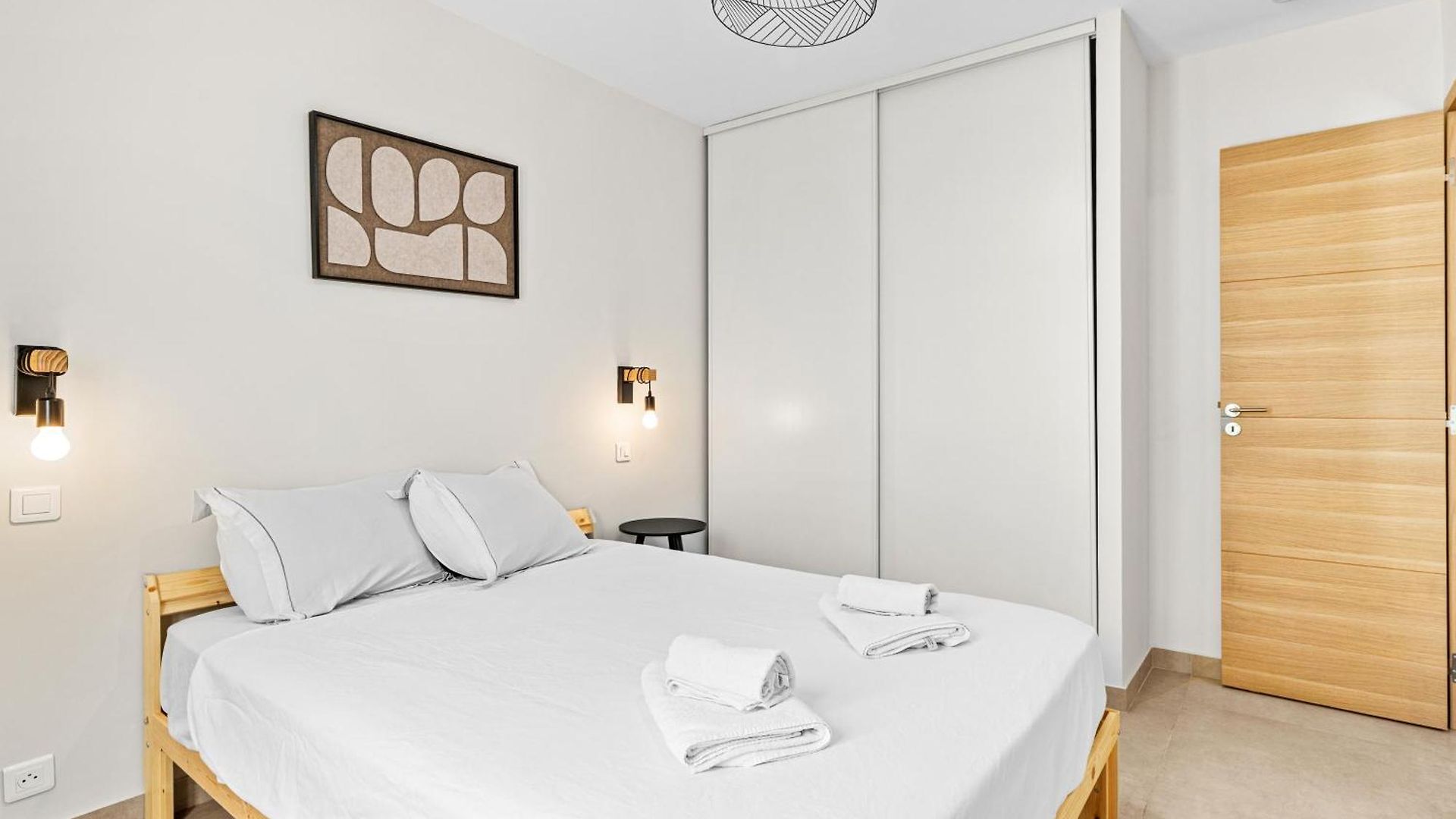 Villa 7 Min Walk To The Sea, Free Parking, 3 Ac, Garden