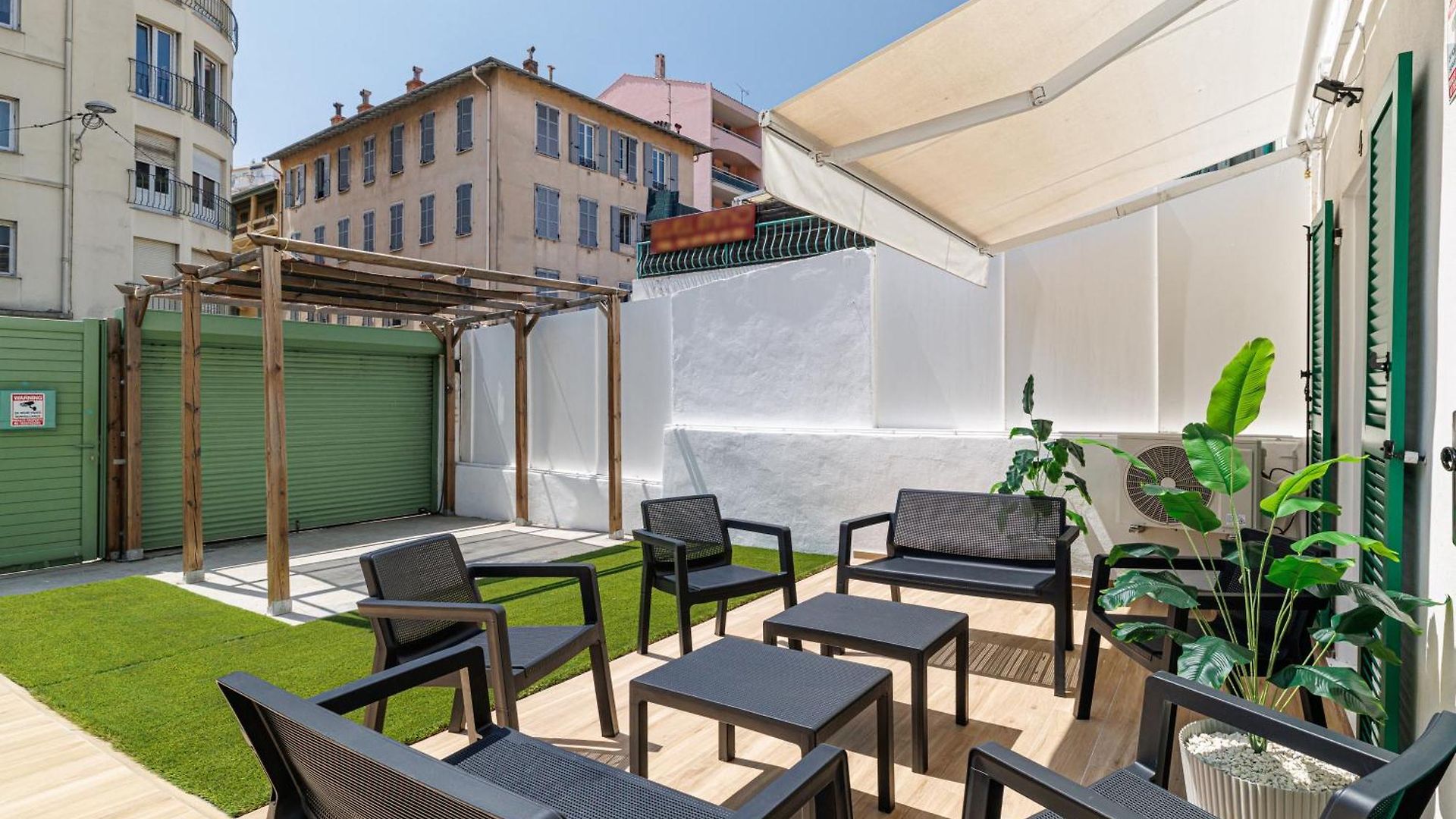 7 Min Walk To The Sea, Free Parking, 3 Ac, Garden Villa