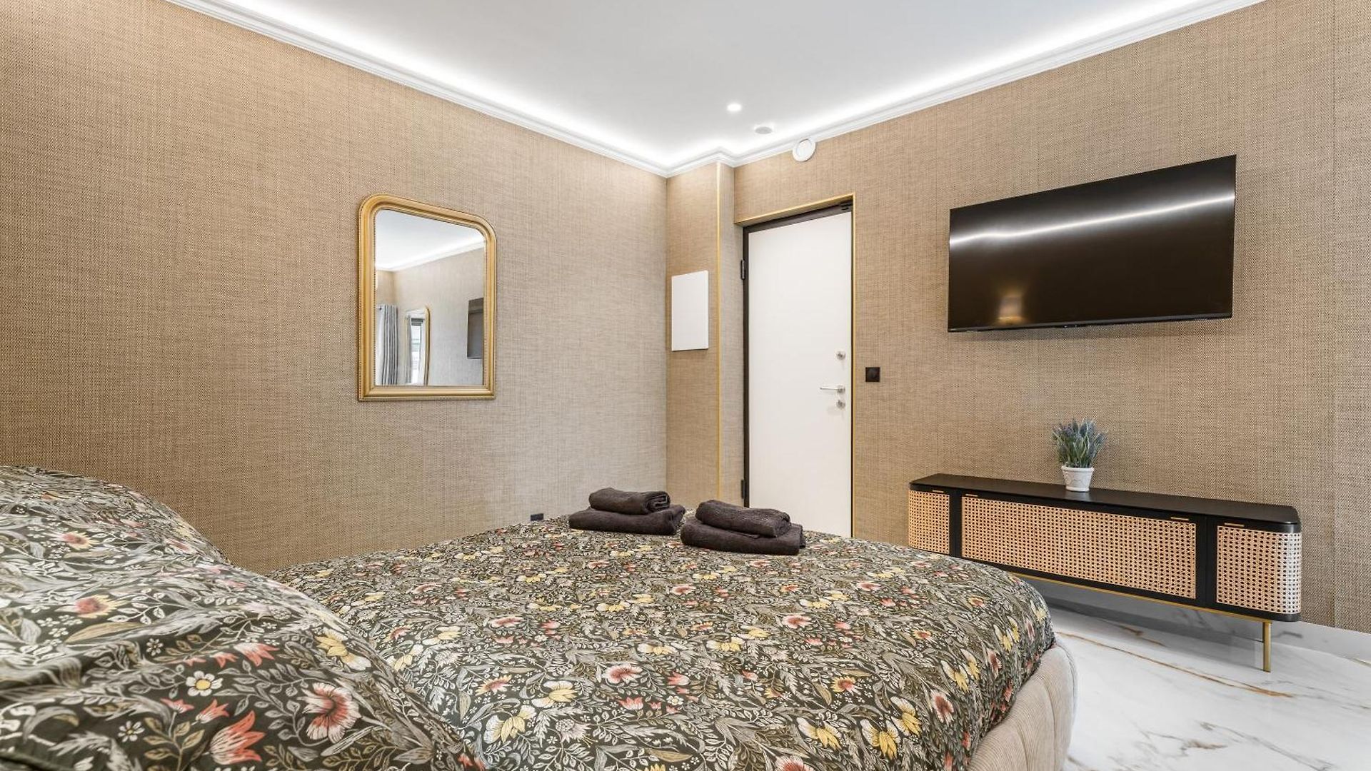 Apartment Renting - 1france - Design Terrace & Massena *