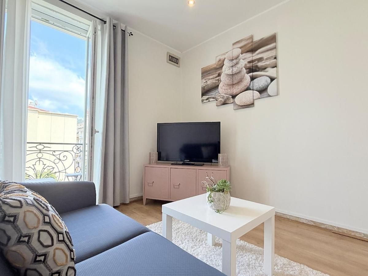 Apartment Bright Cozy Space With Balcony Center Within Walking Distance *