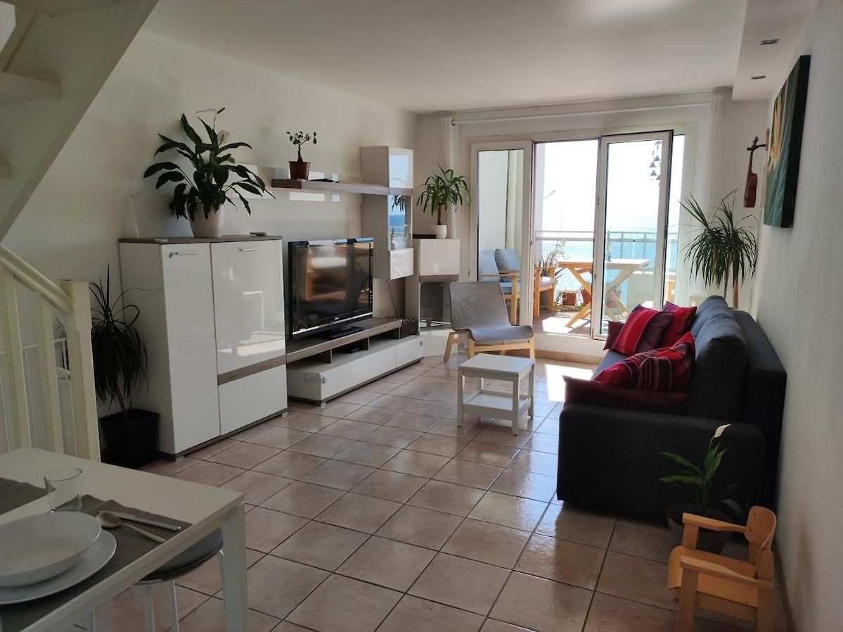Seafront Duplex With Lovely Terrace