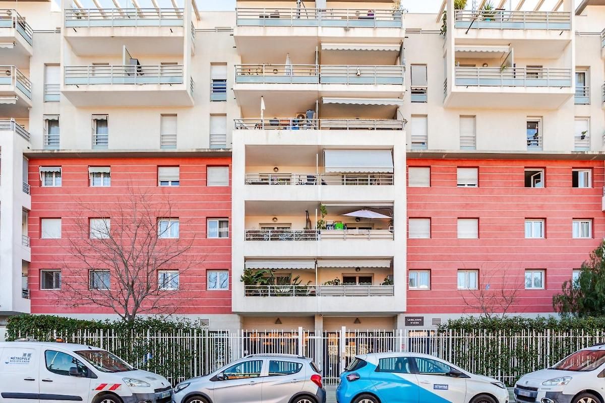 Apparemment F3 Avec Terrasse Clim & Tram