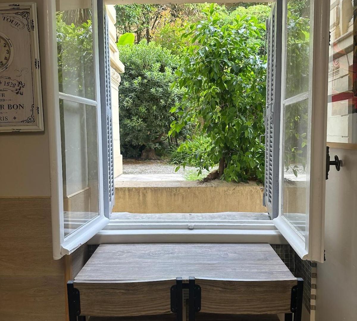 Apartment In Center, 2mins From Sea