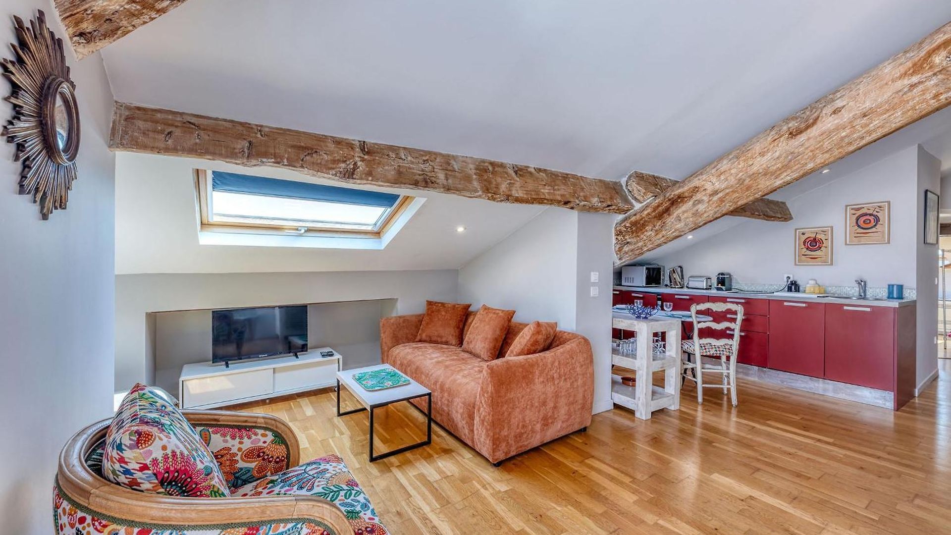 Location In Alcove 1 Bedroom & Terrace Apartment *