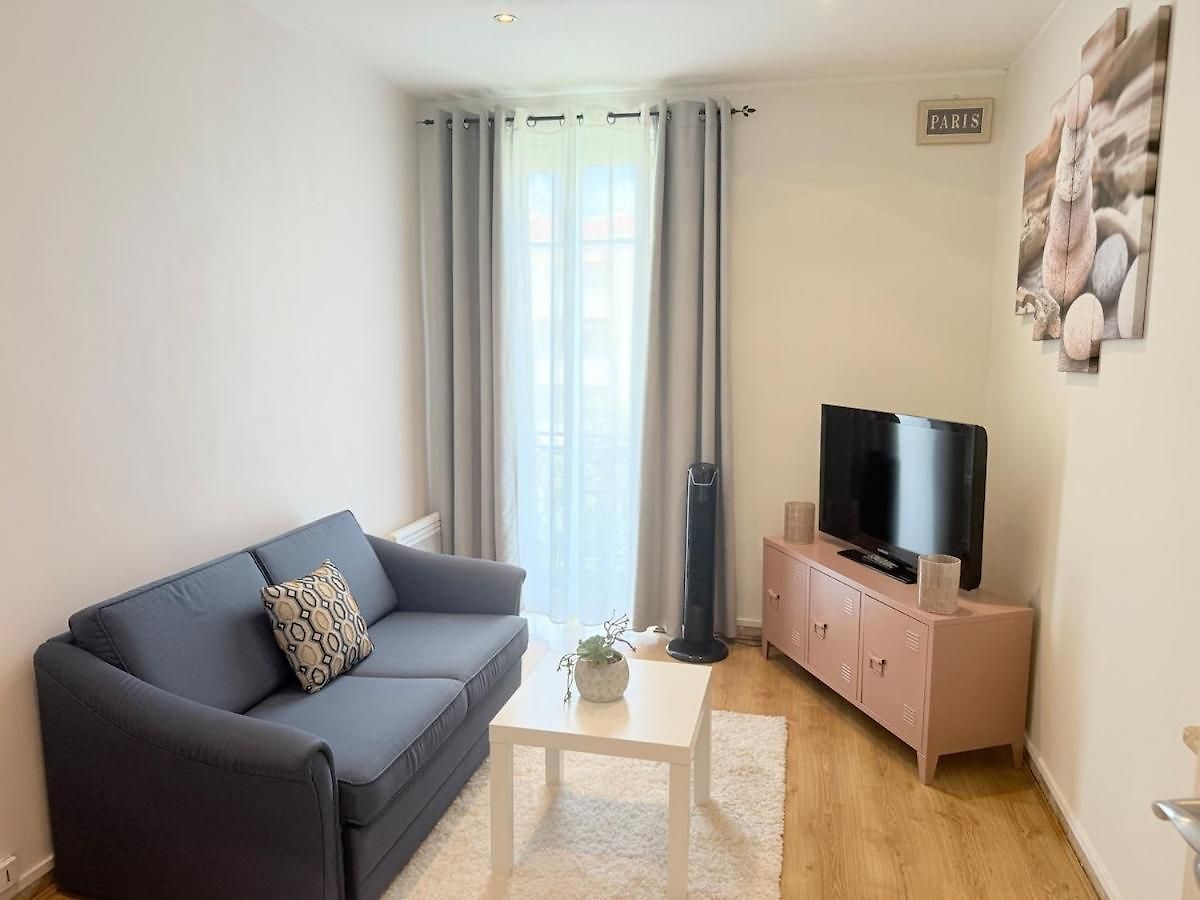 Apartment Bright Cozy Space With Balcony Center Within Walking Distance Nice