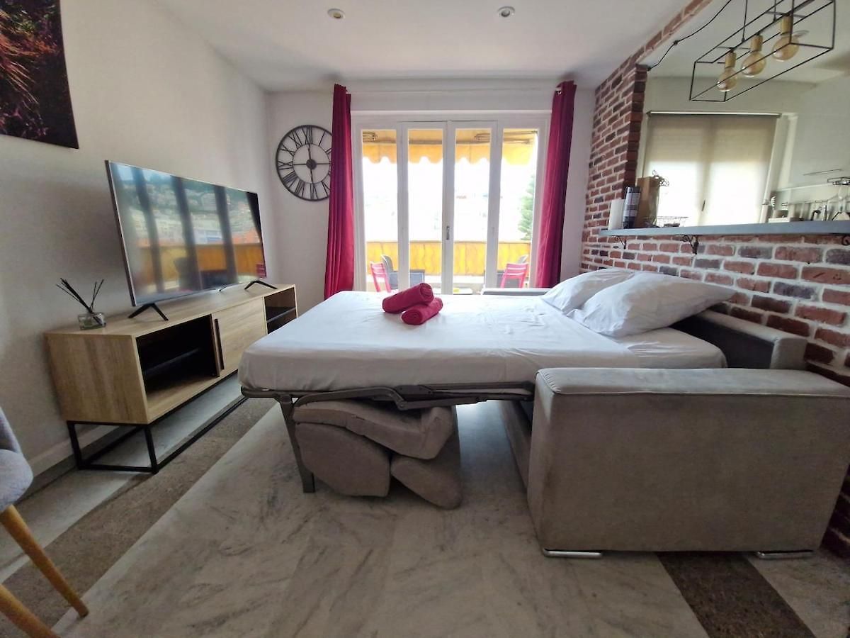 Liberation Apartment *