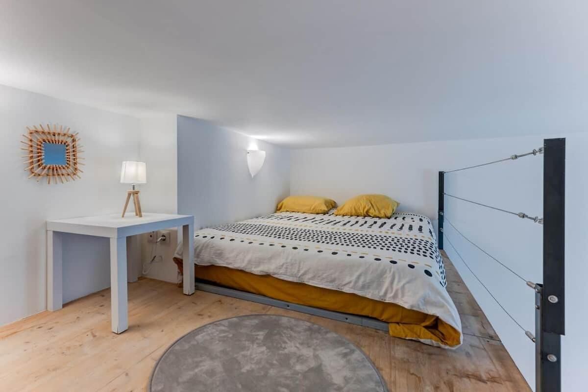 Apartment Calme, Central, Clim, 5 Min Des Plages