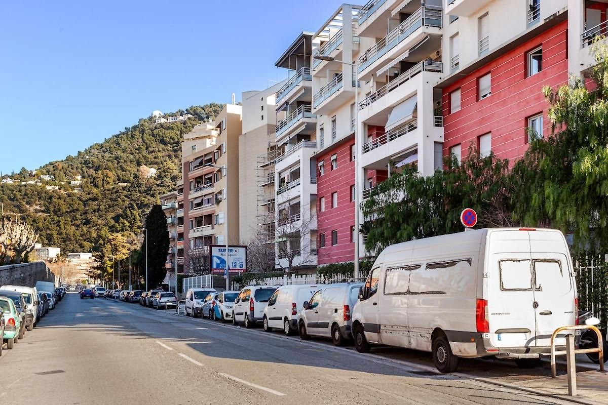 Apparemment F3 Avec Terrasse Clim & Tram Nice