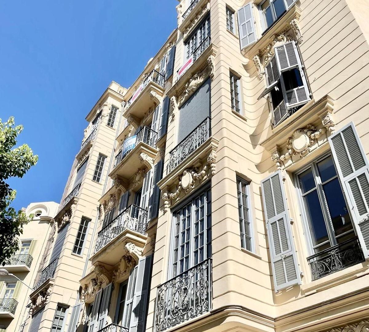 Apartment Carre Dorelegant 2 Br *