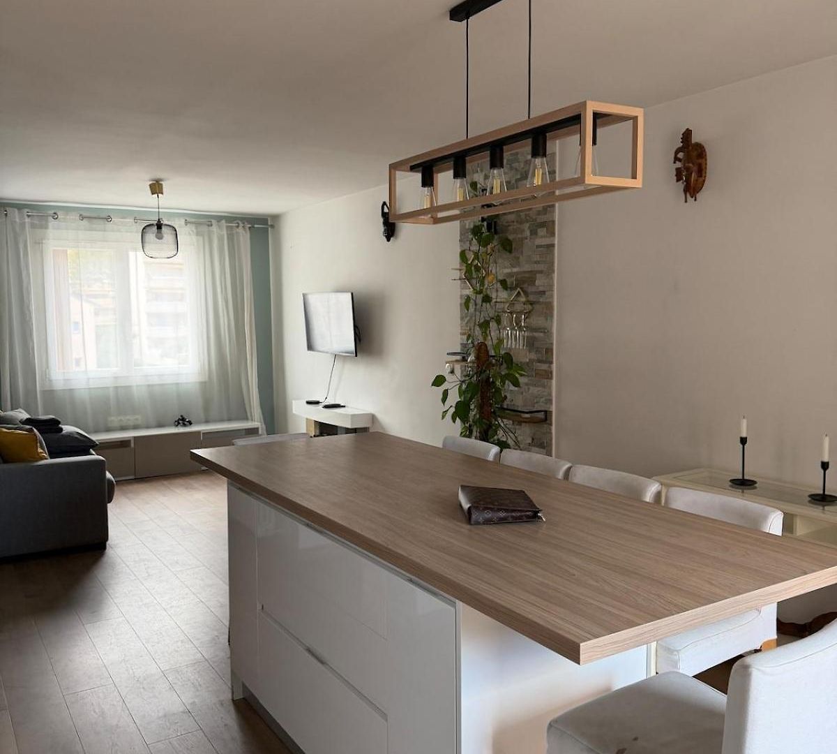 Beautiful 2-bedroom With Air Conditioning - Tram - Balconies - Quiet Nice