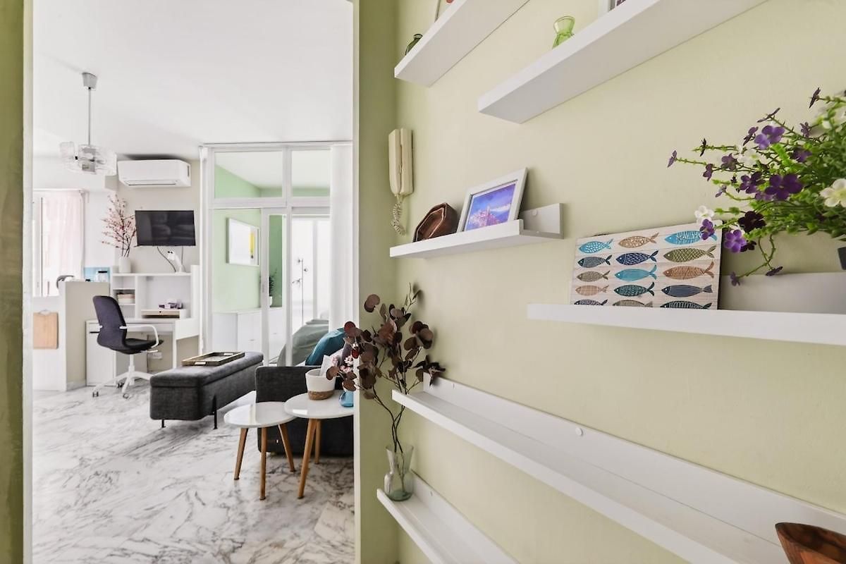 Apartment Cozy 1br Flat With Balcony - 5 Min To Tram Station *