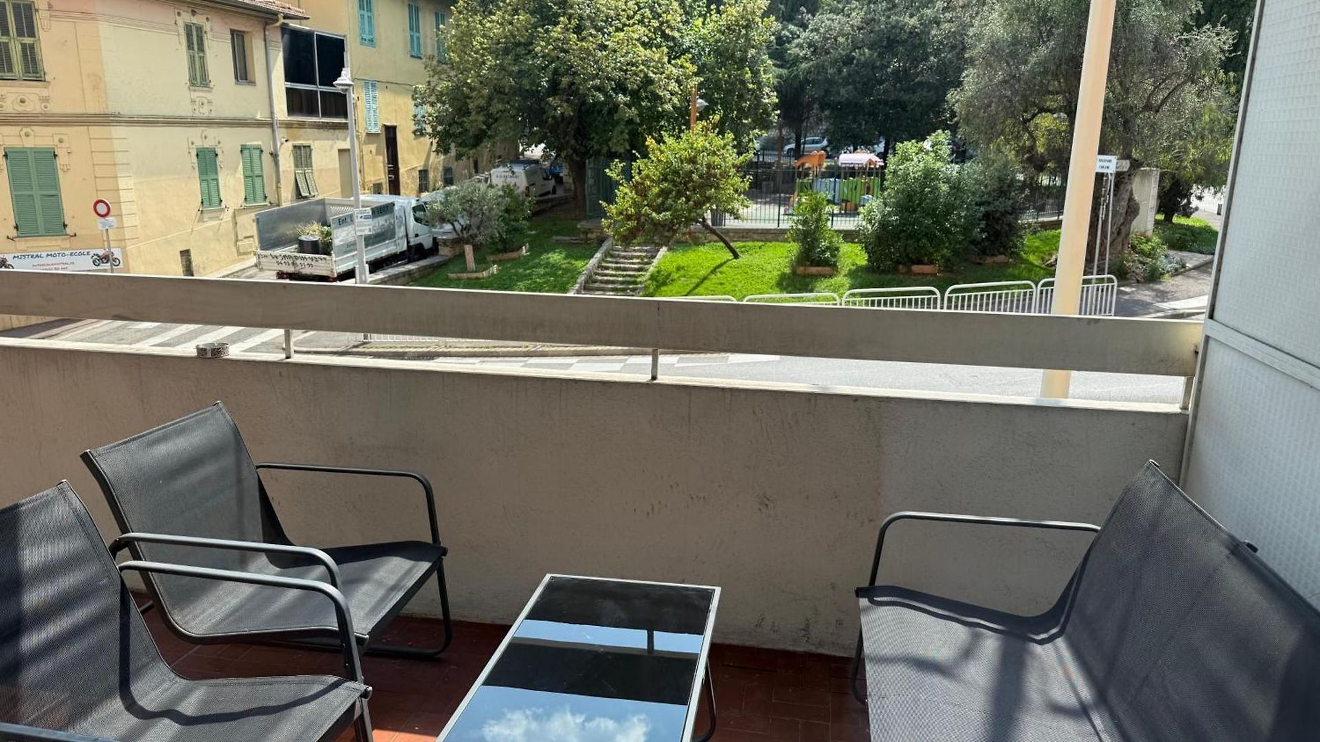 Apartment Family With Terrace Near The Sea