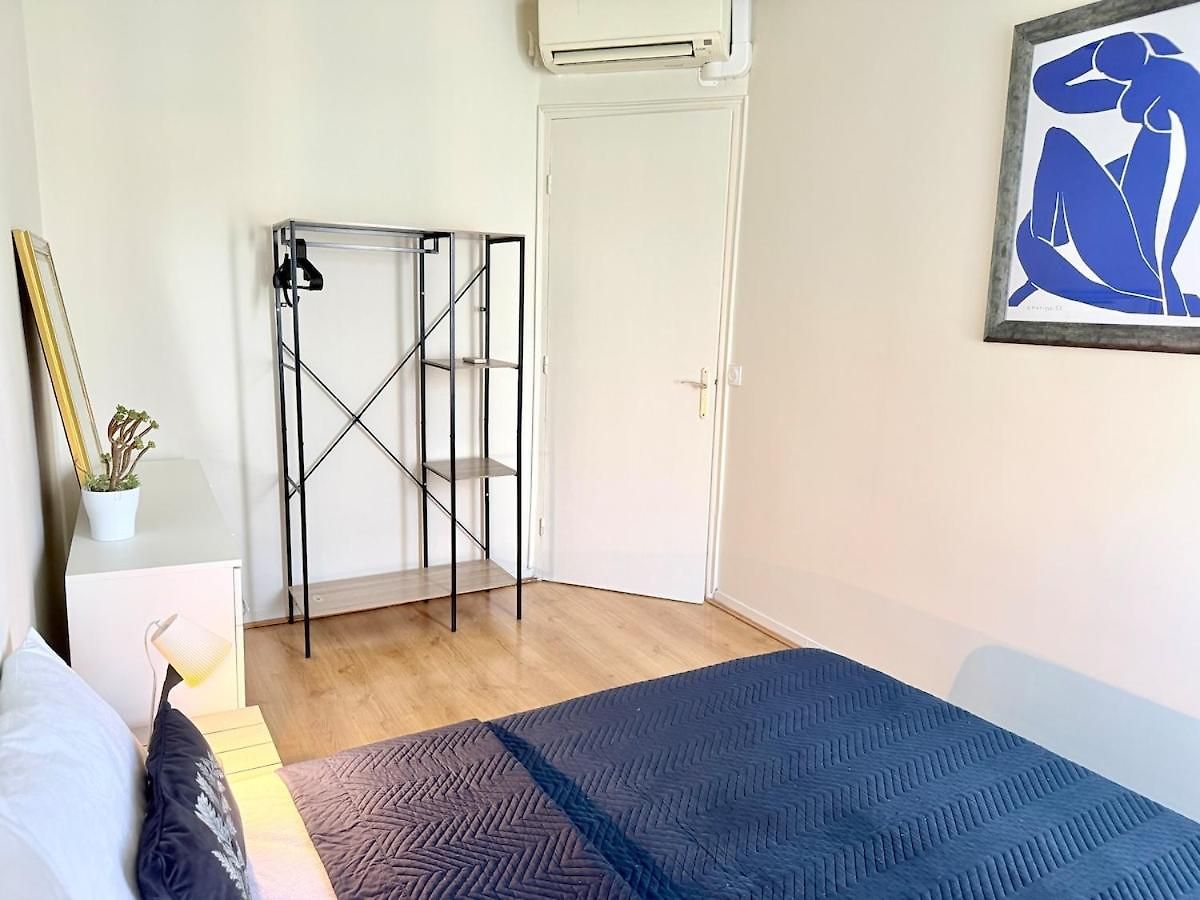 Bright Cozy Space With Balcony Center Within Walking Distance