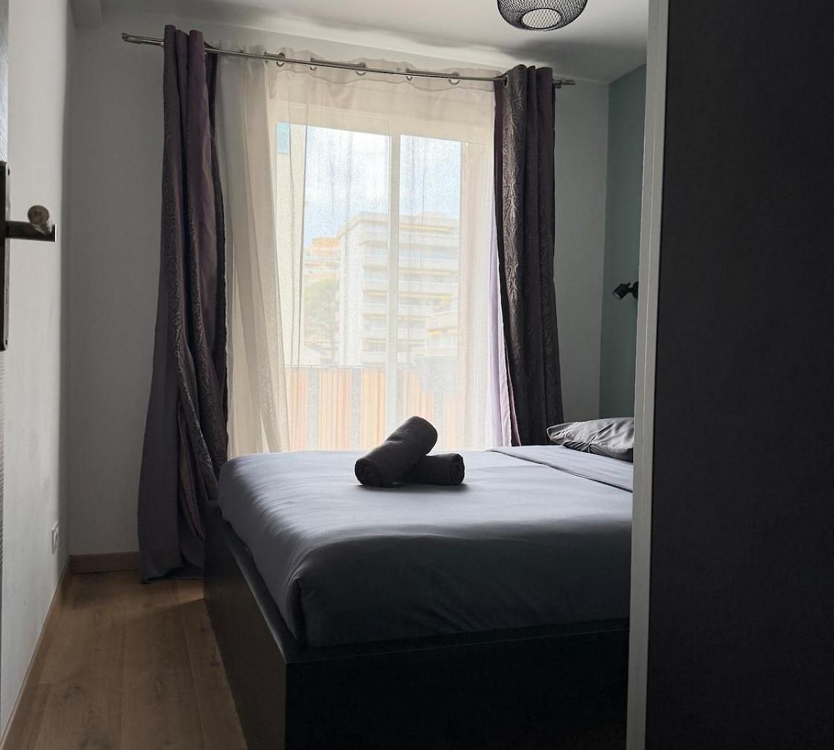 Apartment Beautiful 2-bedroom With Air Conditioning - Tram - Balconies - Quiet *