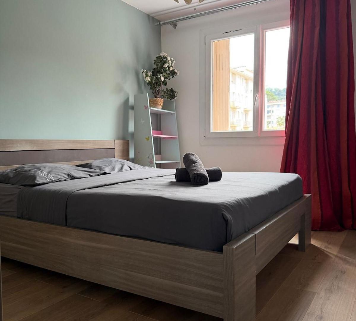 Beautiful 2-bedroom With Air Conditioning - Tram - Balconies - Quiet *
