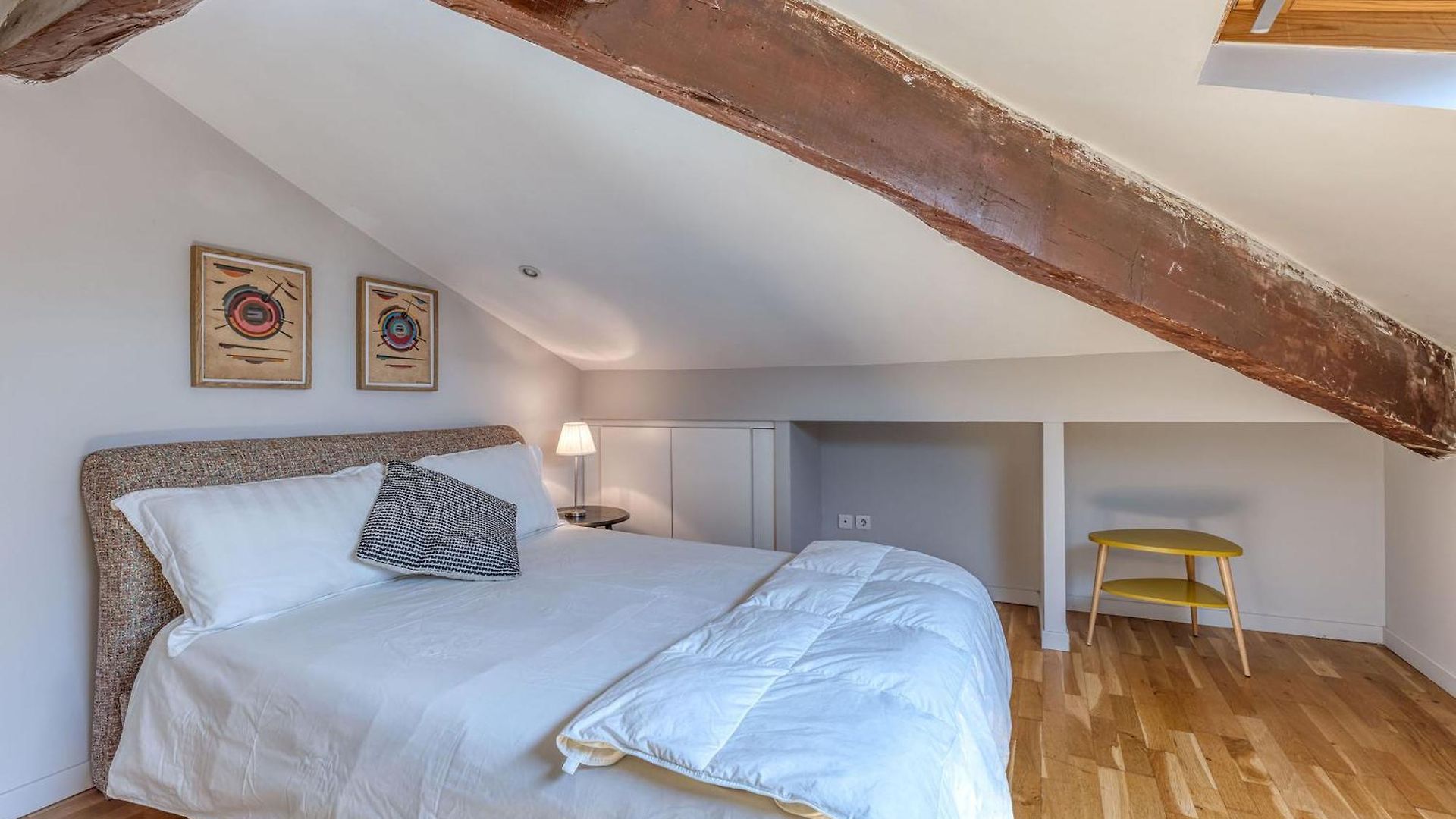Location In Alcove 1 Bedroom & Terrace Apartment *