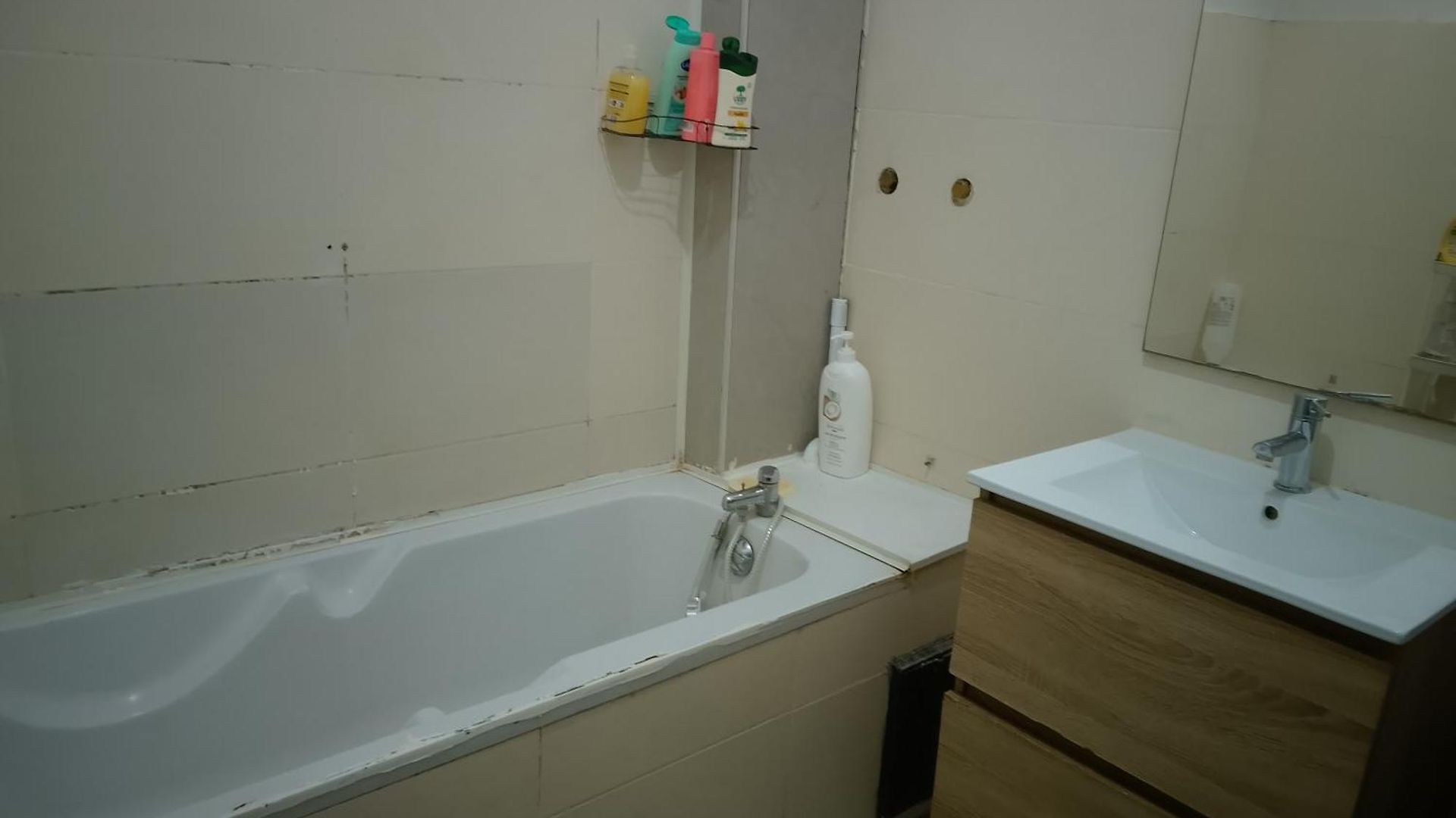 Apartment Centre *