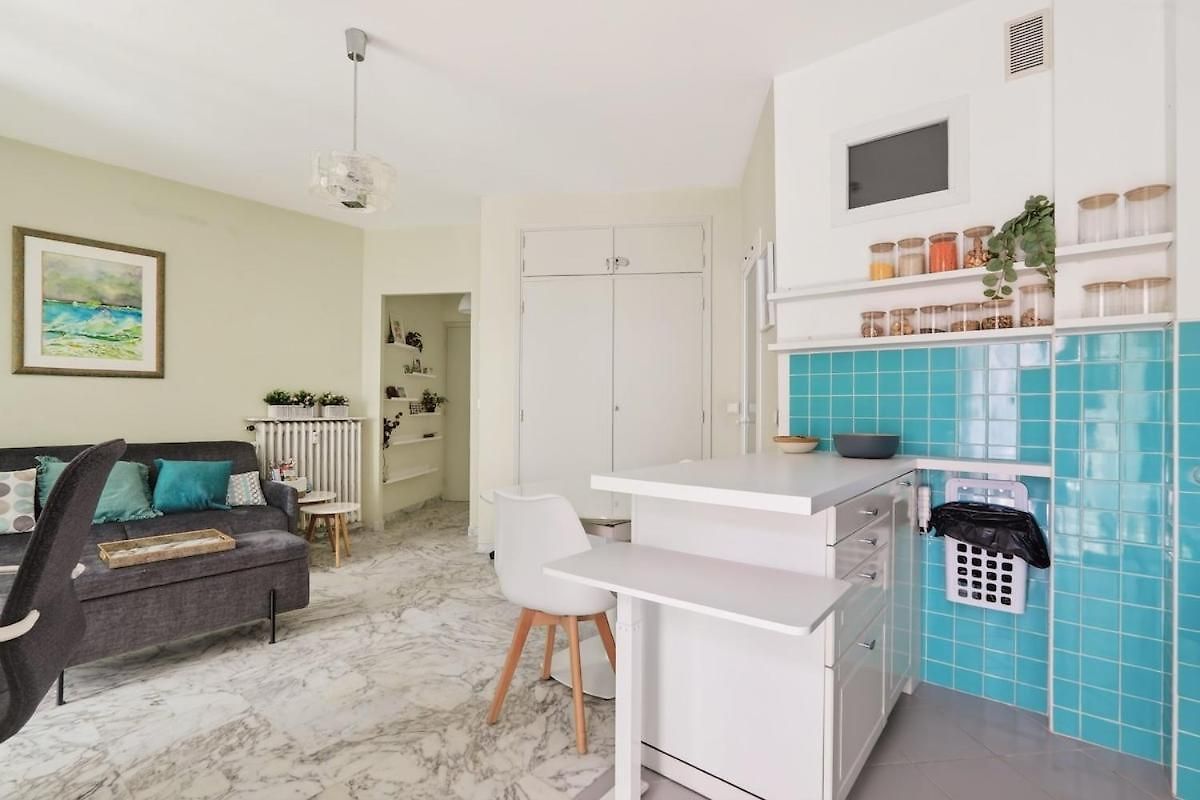 Apartment Cozy 1br Flat With Balcony - 5 Min To Tram Station *