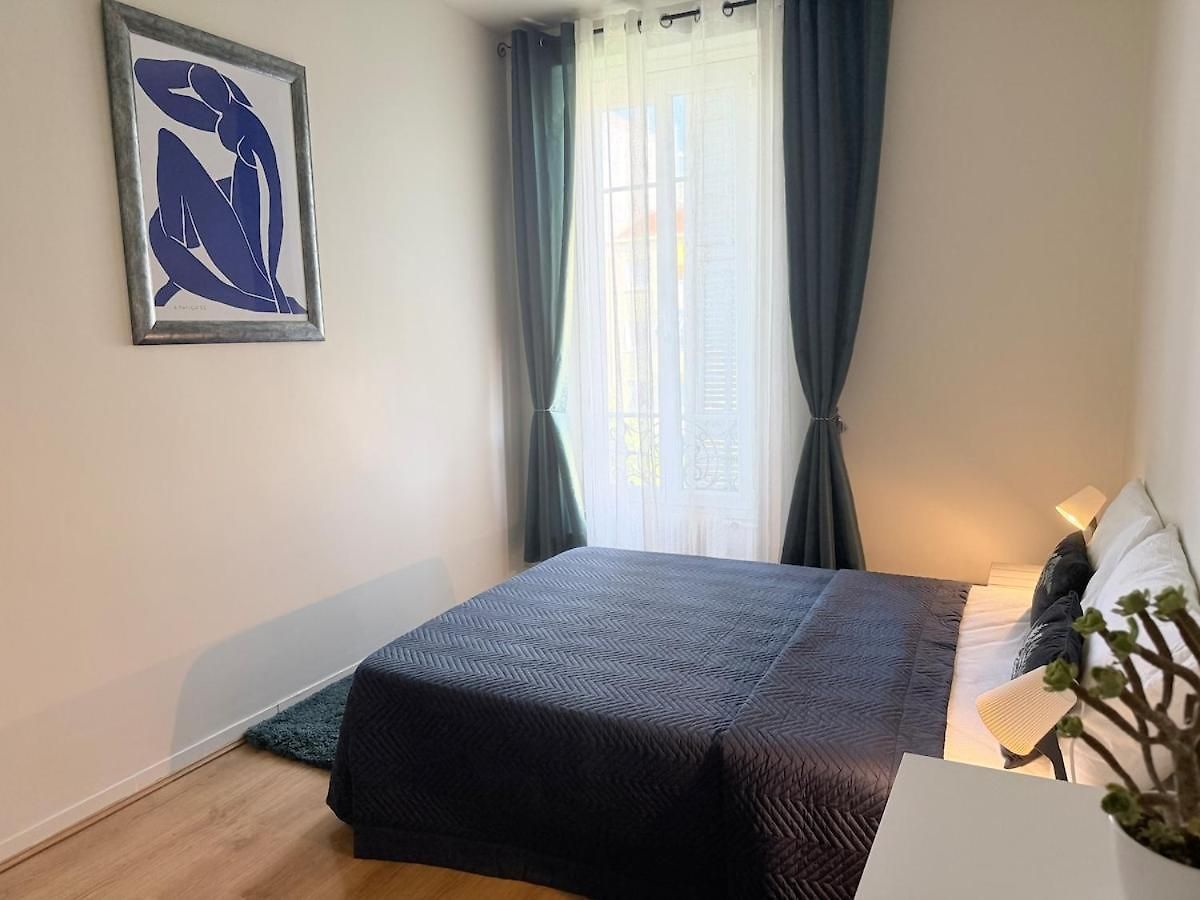 Bright Cozy Space With Balcony Center Within Walking Distance Apartment *
