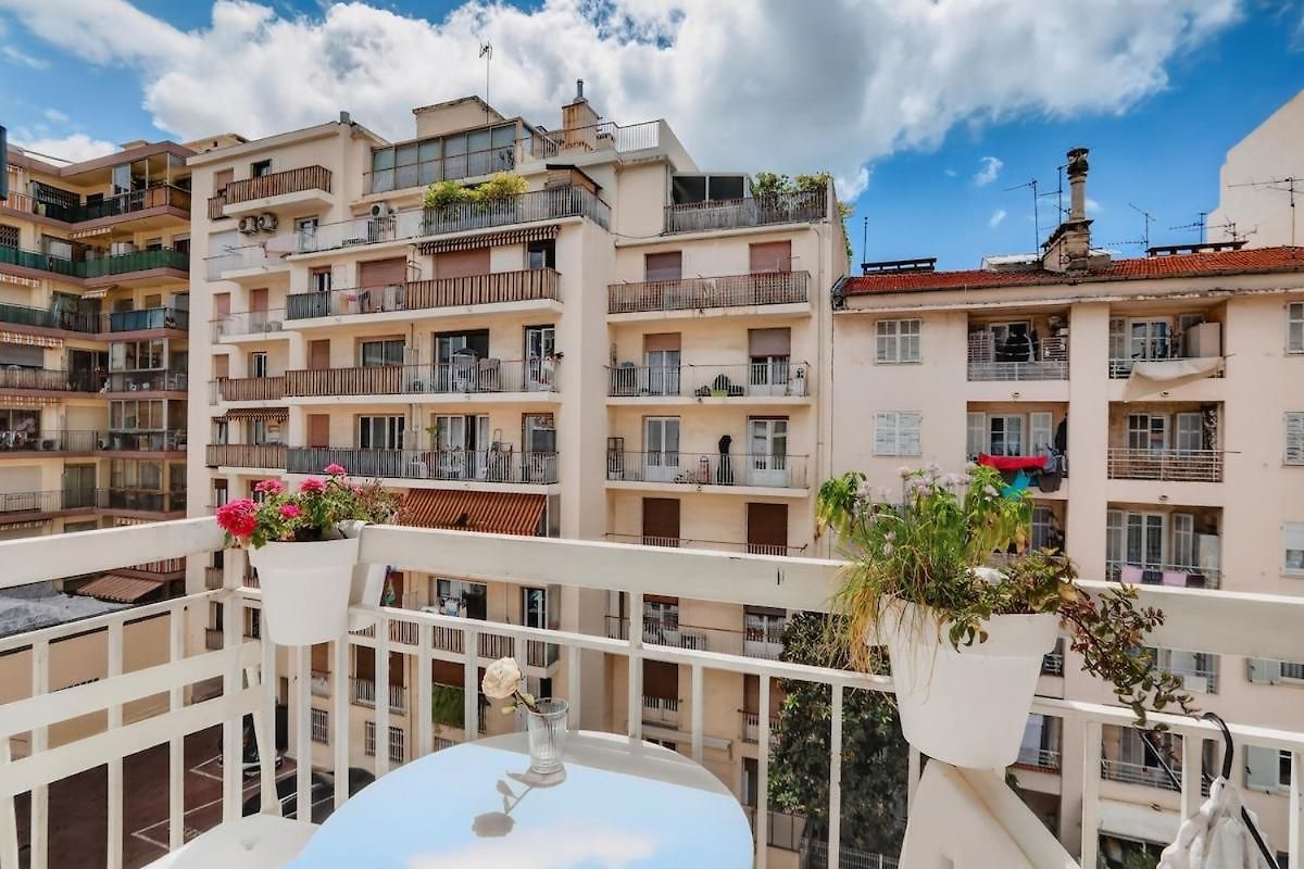 Apartment Cozy 1br Flat With Balcony - 5 Min To Tram Station