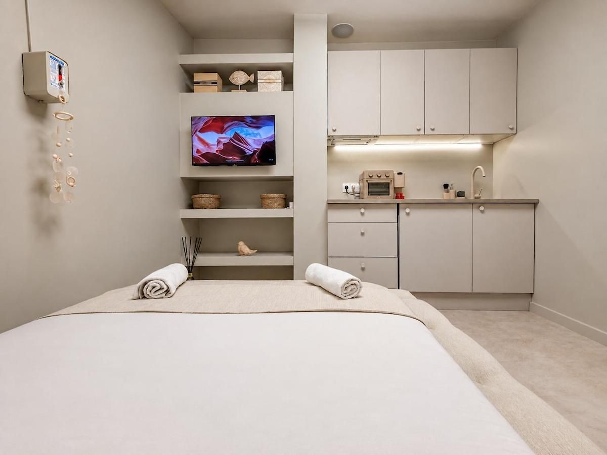 Mediterranean Haven - Carre Dor - *