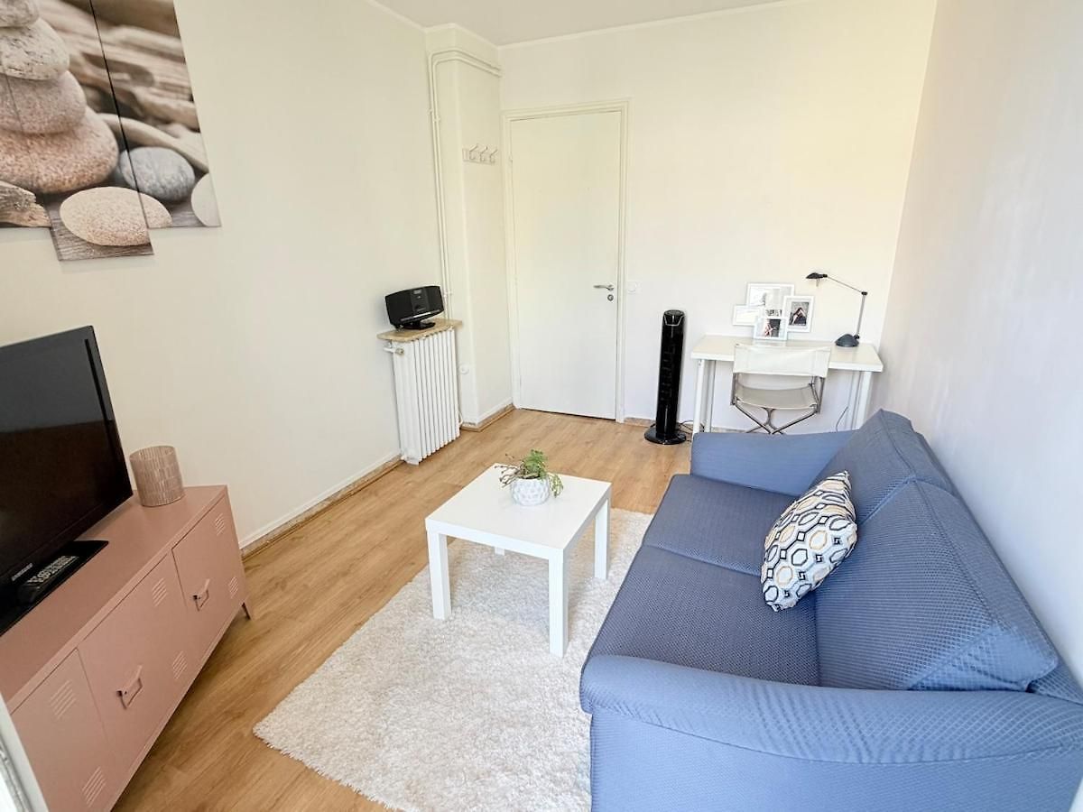 Bright Cozy Space With Balcony Center Within Walking Distance