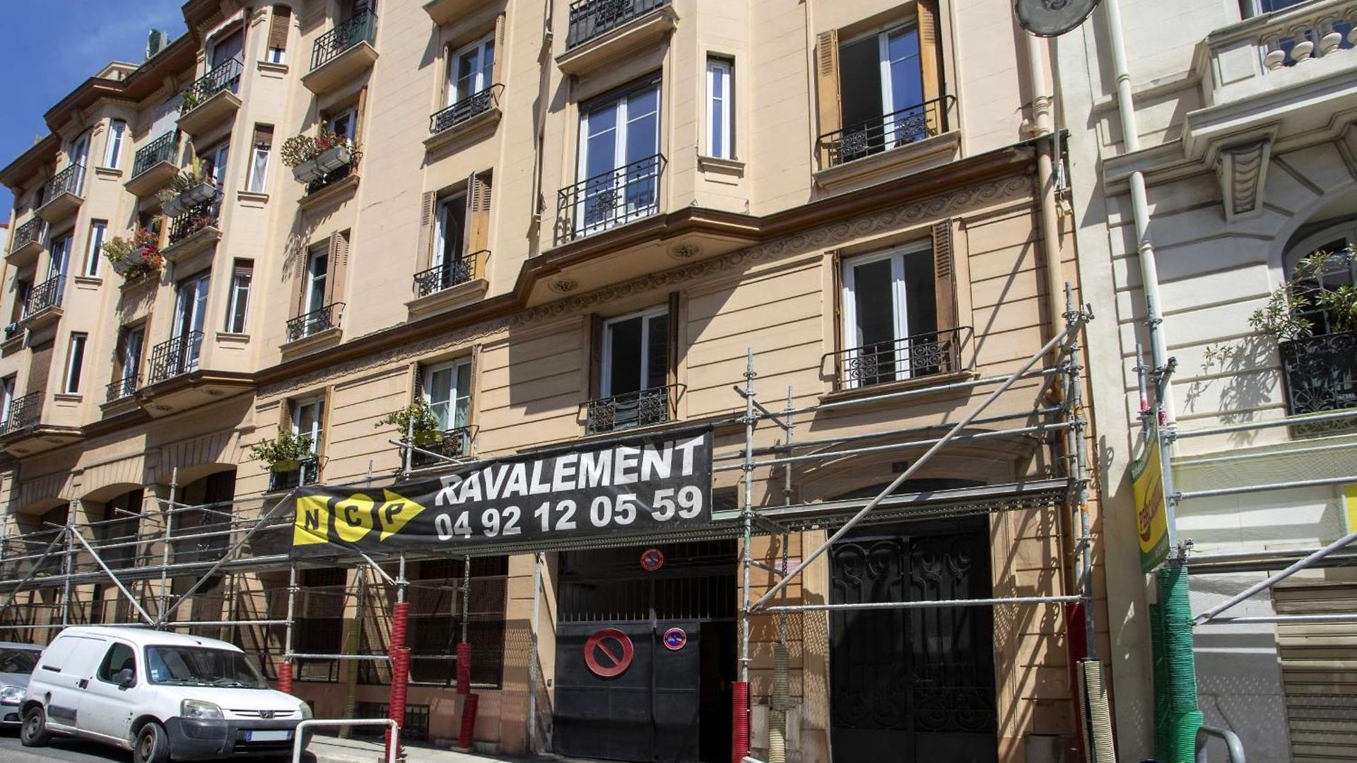 Near Gambetta Apartment *