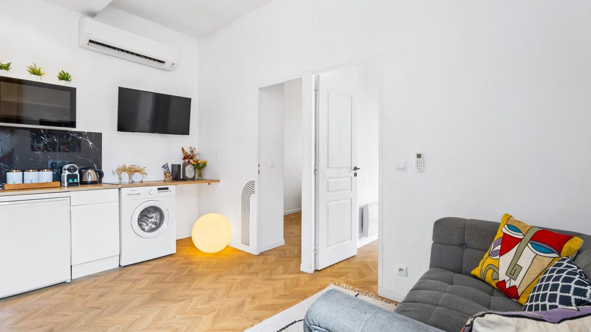 One Minute From Beach - Air Conditioning - 2 Bedrooms - Wifi - Kitchen - Parking Nice