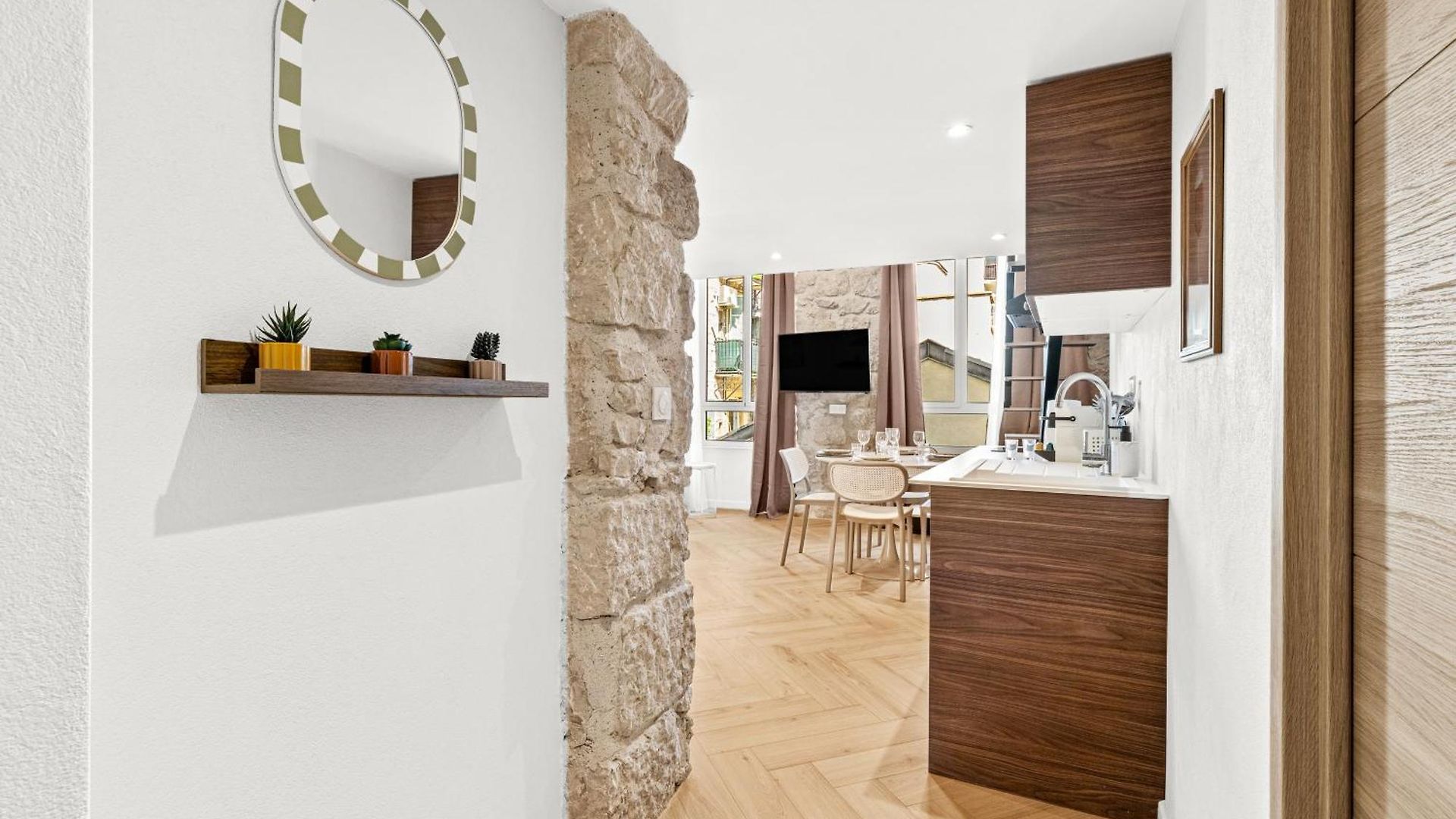 Merveilleux Duplex Centre De Nice, Climatise Et Renove !