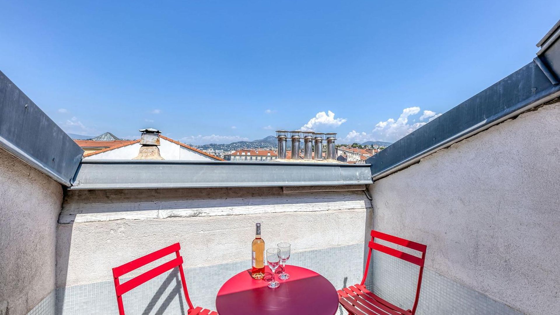 Location In Alcove 1 Bedroom & Terrace Apartment *