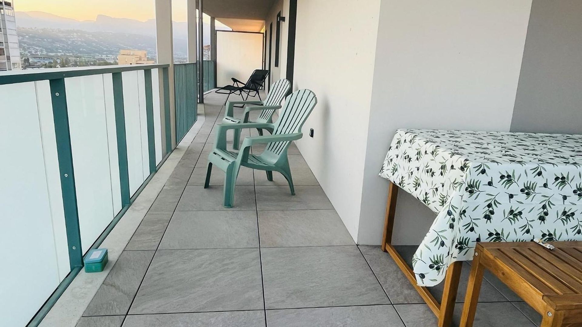 Apartment New Building- Neuf Lumineux Vue Mer, Tramway L3 Au Pied De Immeuble A 10 A 15 Mns D'aeroport, Centre & Promenade