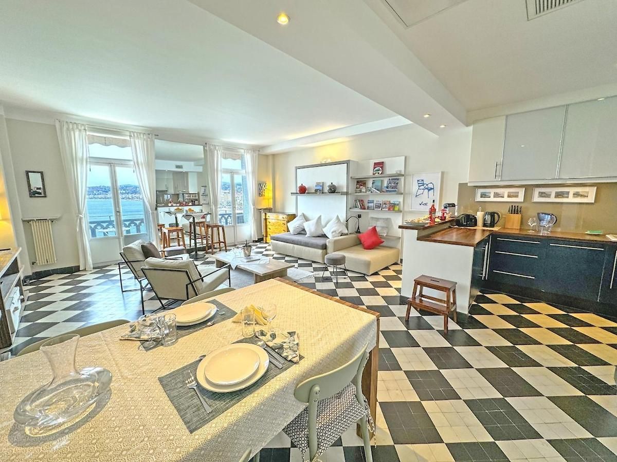 Exceptional Sea Front Apartment *