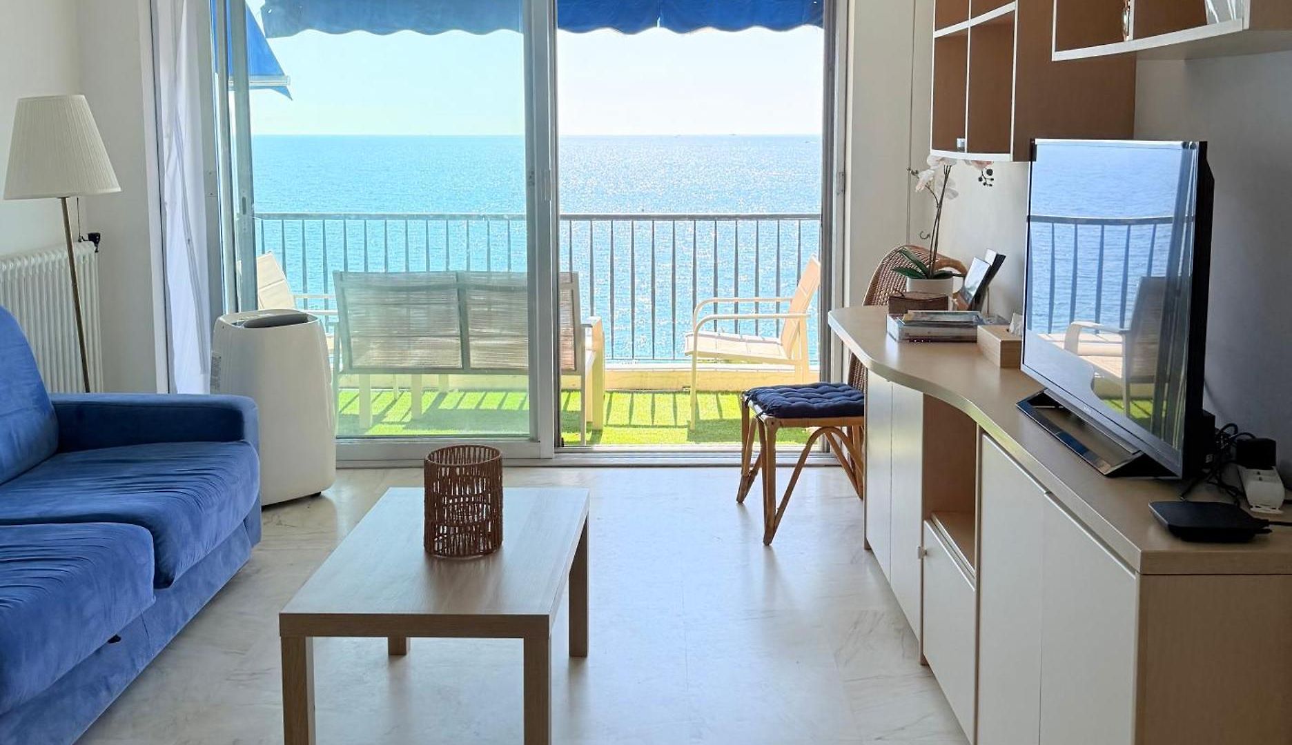 Sea View, Promenade Des Anglais, 180 Degree Balcony, 4 People Apartment Nice