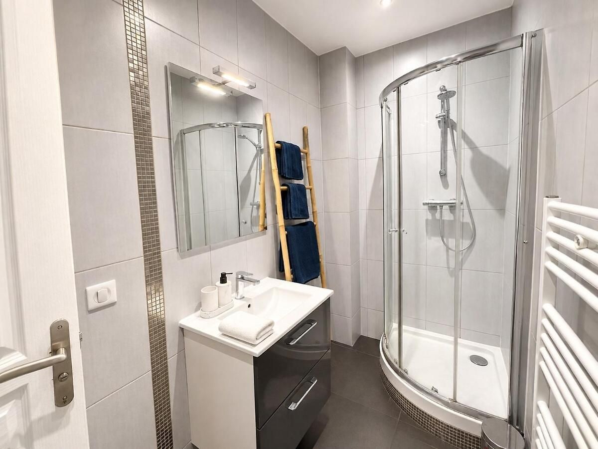 Apartment Modern And - Sea 2 Min Away Nice