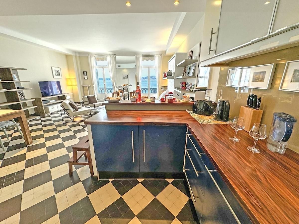 Exceptional Sea Front Apartment Nice