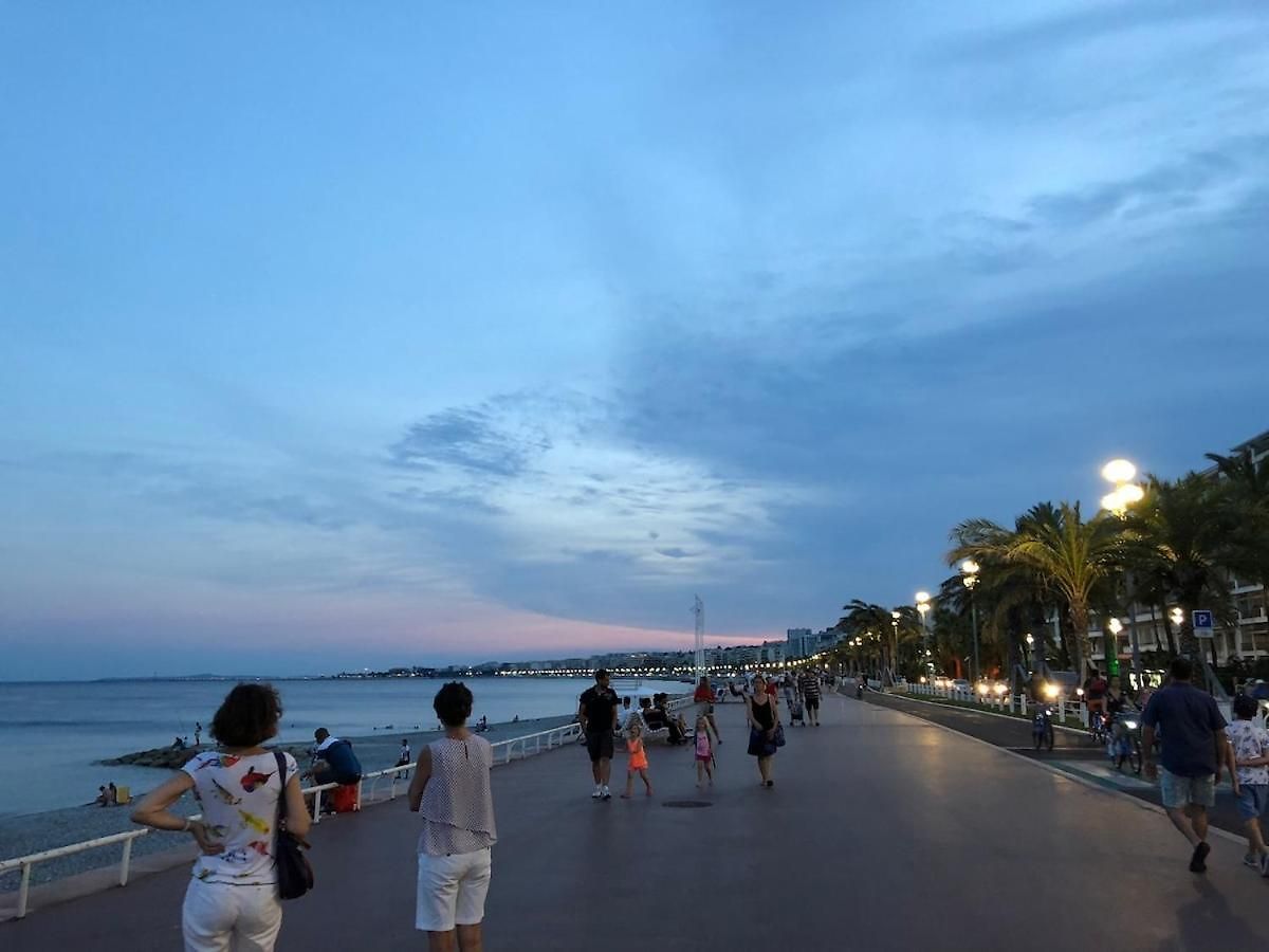 Apartment In Center, 2mins From Sea Nice