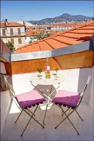 Location In Alcove 1 Bedroom & Terrace Apartment *