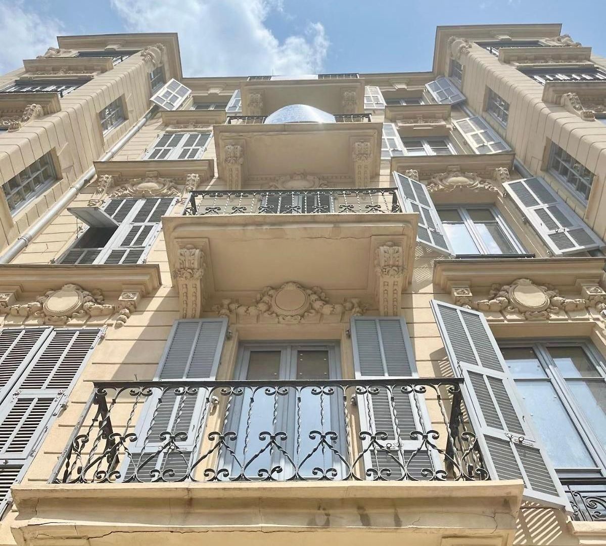 Carre Dorelegant 2 Br Apartment