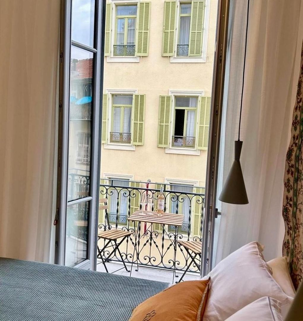 Carre Dorelegant 2 Br Apartment