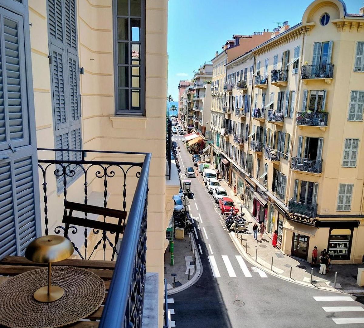 Apartment Carre Dorelegant 2 Br Nice