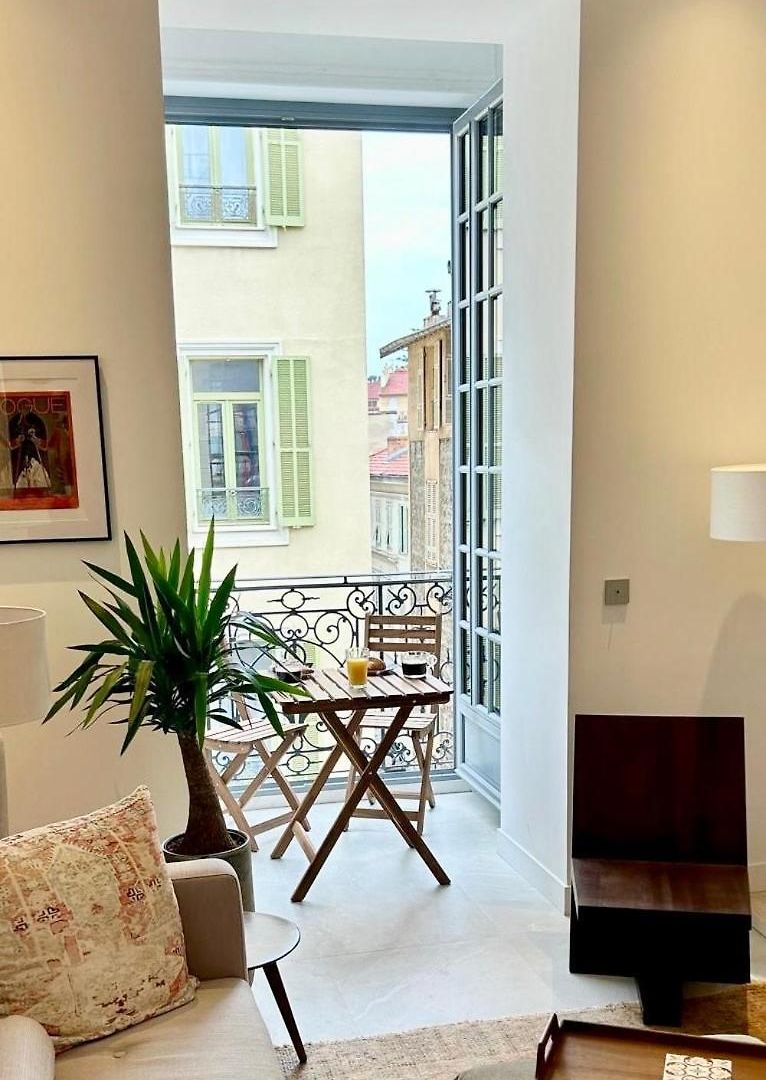 Carre Dorelegant 2 Br Nice