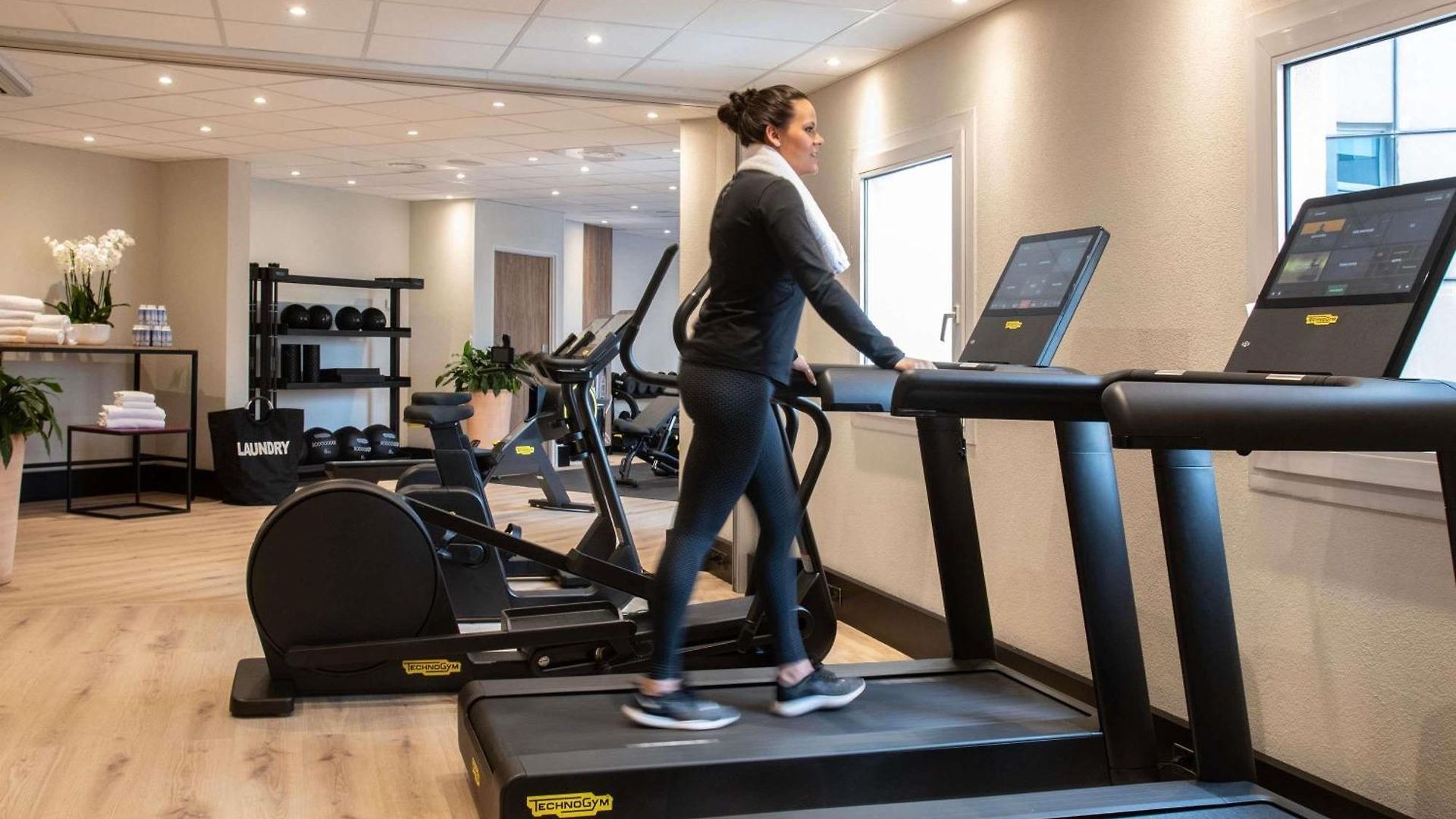 Novotel Arenas Aeroport 4*
