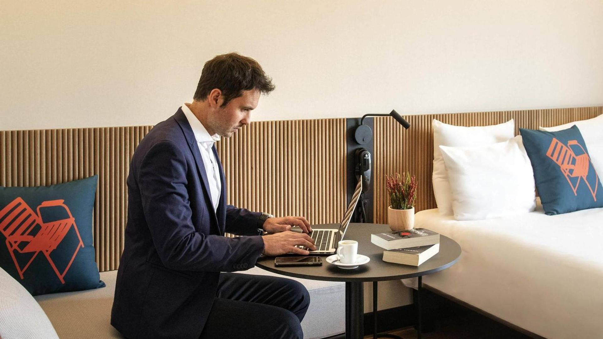 Novotel Arenas Aeroport Hotel