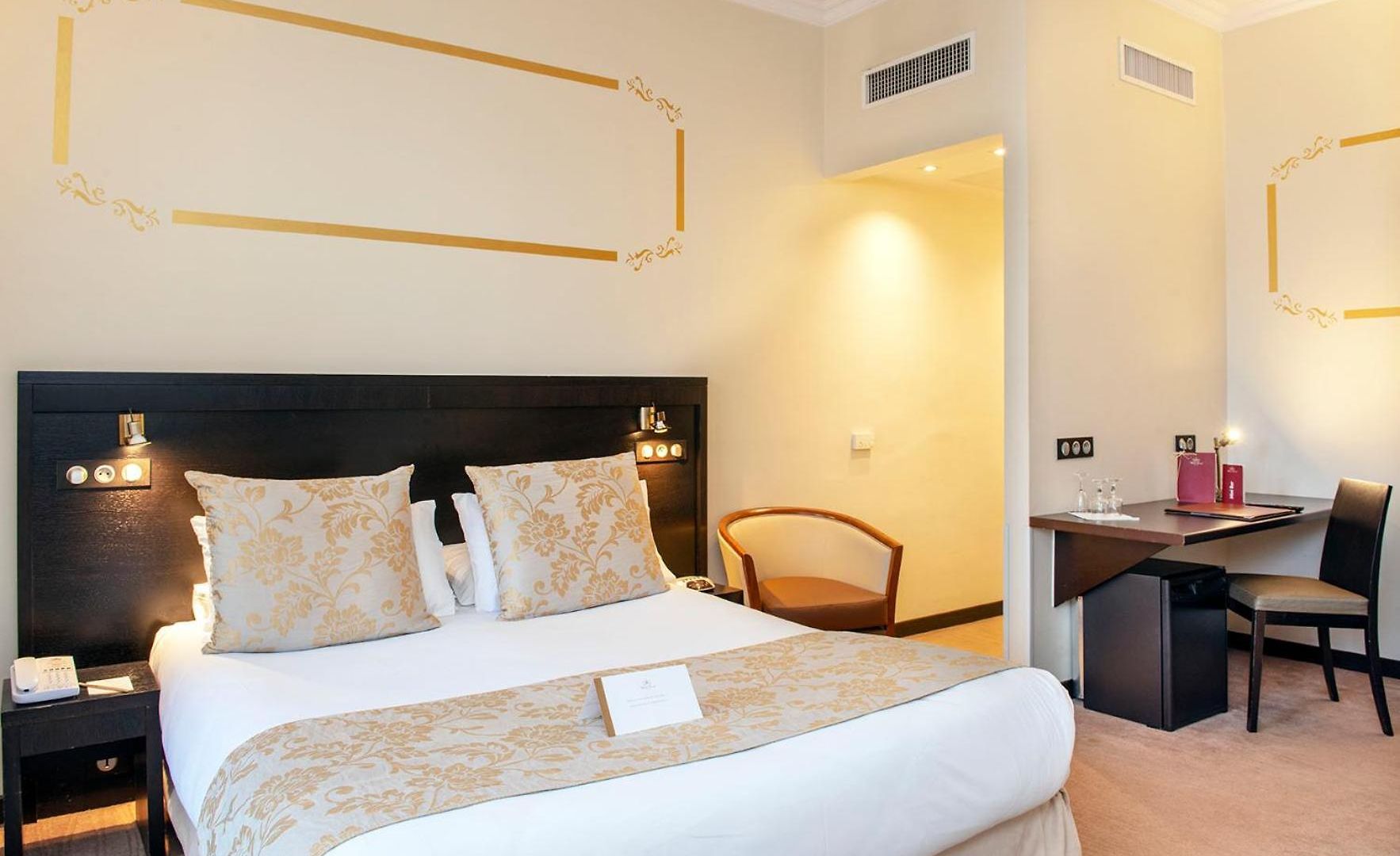 West End Promenade 4*