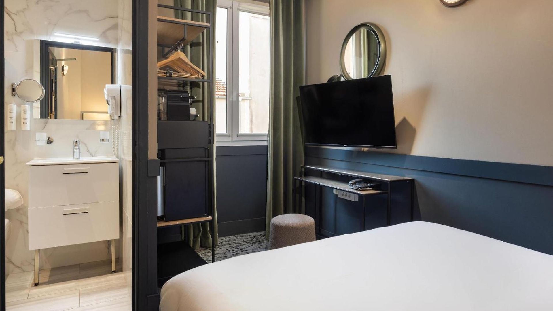 Western Cosy Hotel 4*