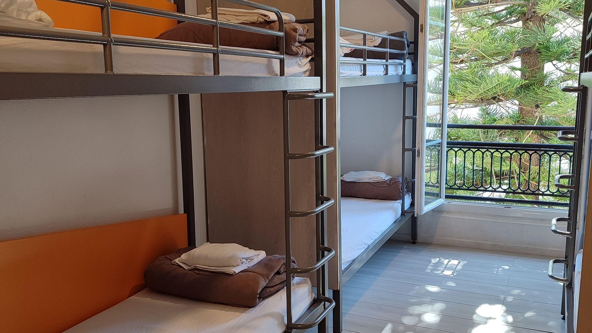 Hi Les Camélias Auberge de jeunesse *