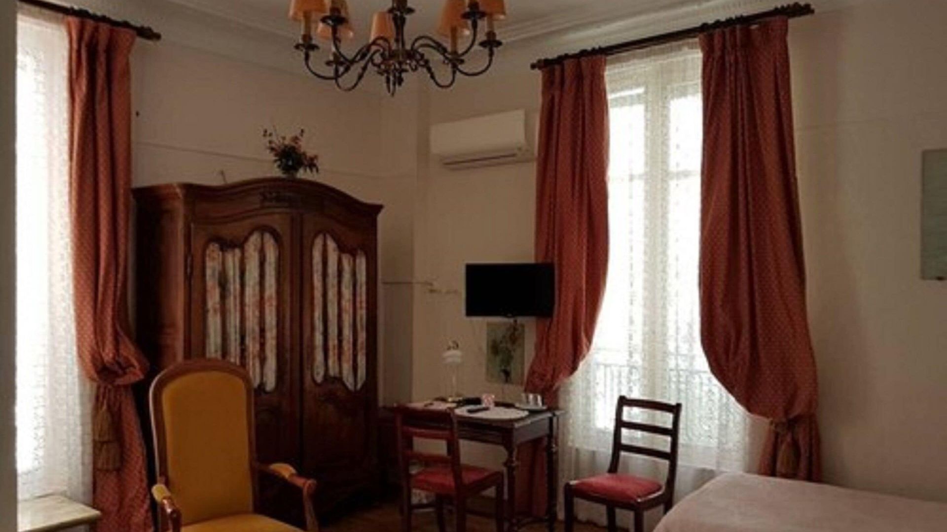 Cronstadt Hotel 3*