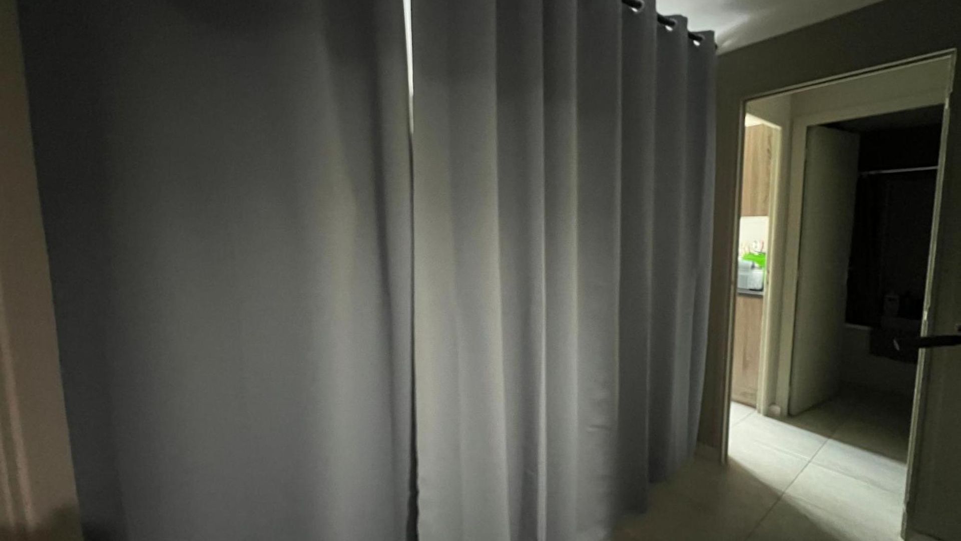 Cozy West Side Balcony Flat: Airport & Proximity * Nice